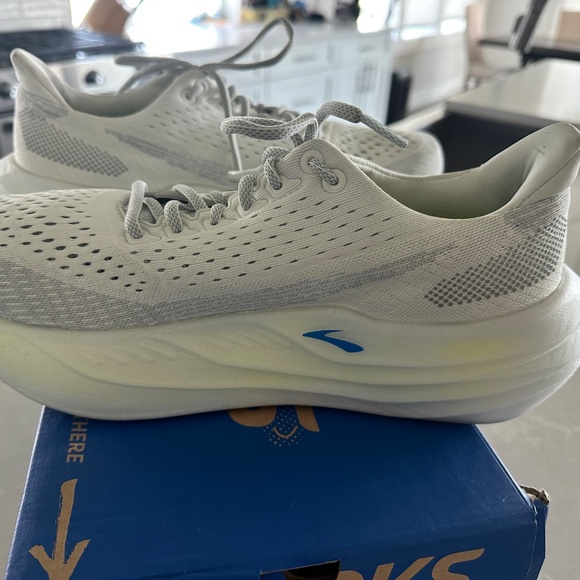 SIZE 11 - MEN'S BROOKS GLYCERIN MAX - LIKE BRAND NEW - Picture 2 of 9